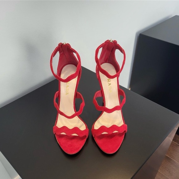 COPY - COPY - NIB Red Scallop heels - Picture 6 of 8